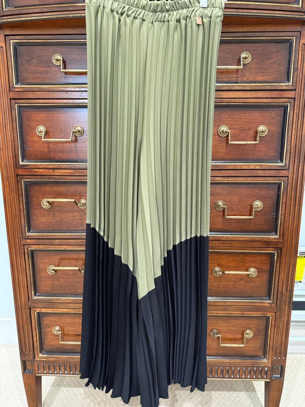 Olive Green & Black Pleated Wide-Leg pallazzo Pants